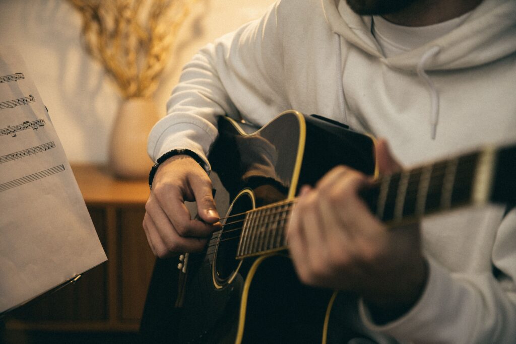 Aprender a Tocar la Guitarra Desde Cero: Guía para Principiantes 2025